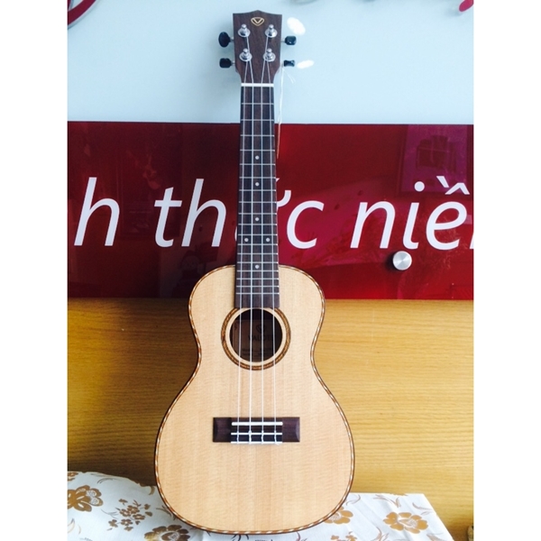 Ukulele VALOTE VA-24M02